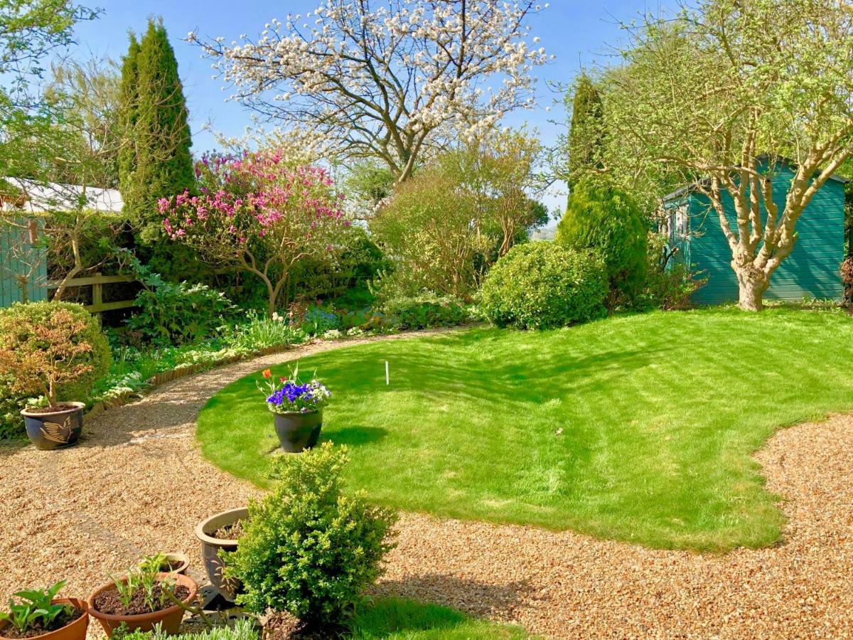 Laurels Bed & Breakfast Felsted Exterior photo